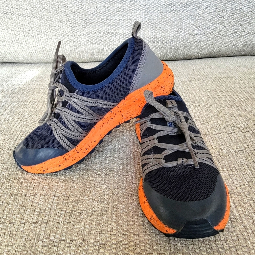 Saucony tennis shoes - boys